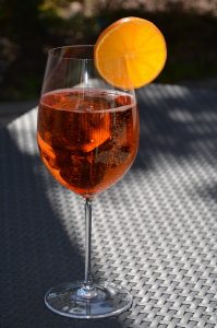 Aperol Spritz dinks com espumante