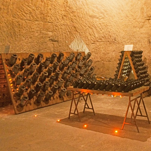 Maison-de-Champagne-para-visitar-veuve-clicquot-mesa-de-remuage