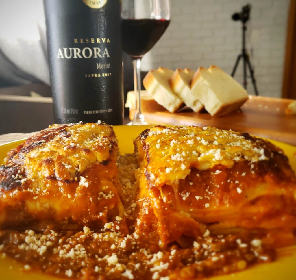 vinho merlot no brasileiro Vinícola Aurora combina com lasanha