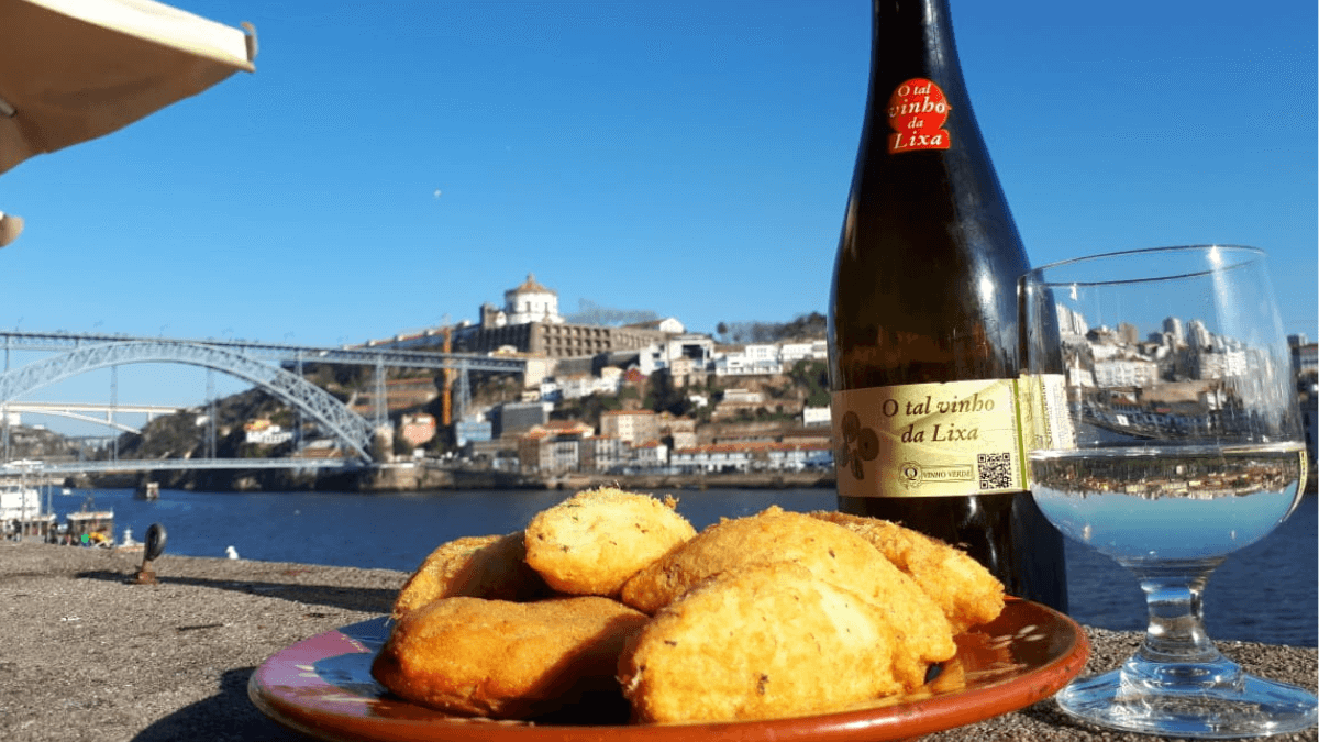 6 bares de vinho no Porto